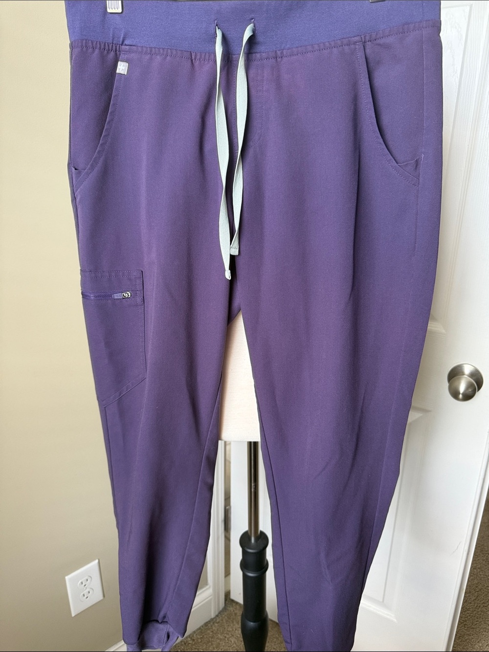 Figs Technical Collection joggers pants plum color women’s size medium